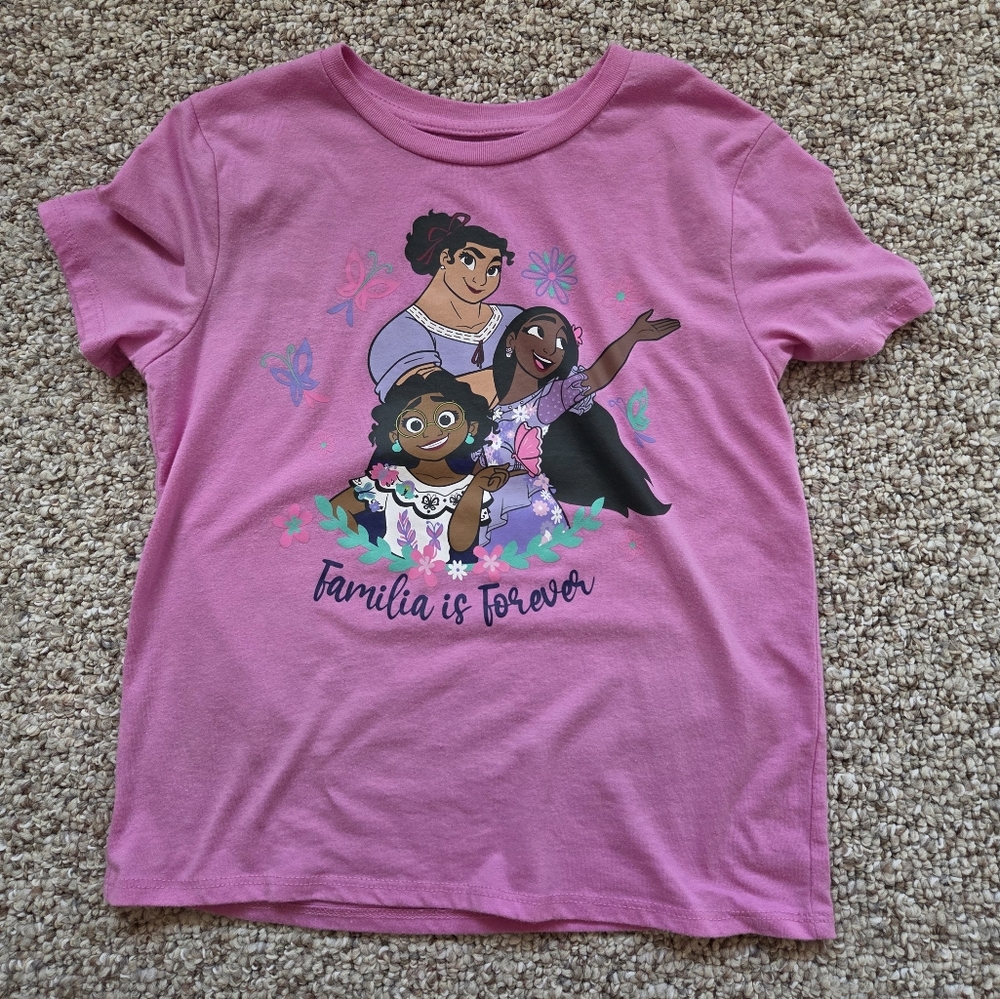 🎉5/$10 Encanto Shirt M (7/8)
